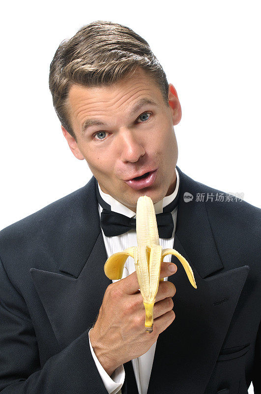 男主持人用香蕉唱歌