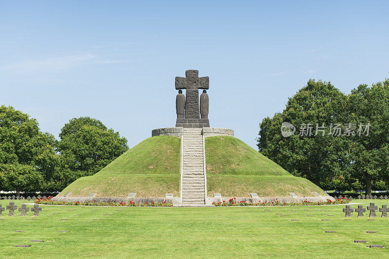 坎贝德国战争公墓的纪念碑