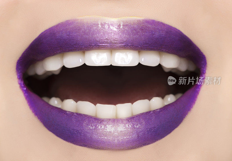 紫色的嘴唇