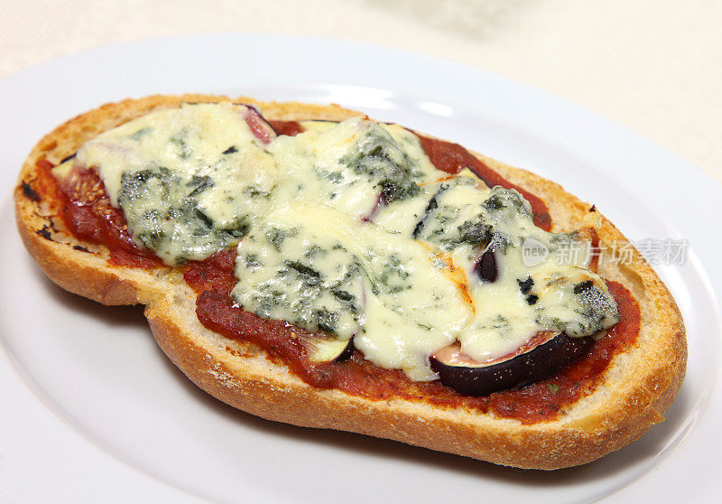 蓝奶酪法国面包披萨
