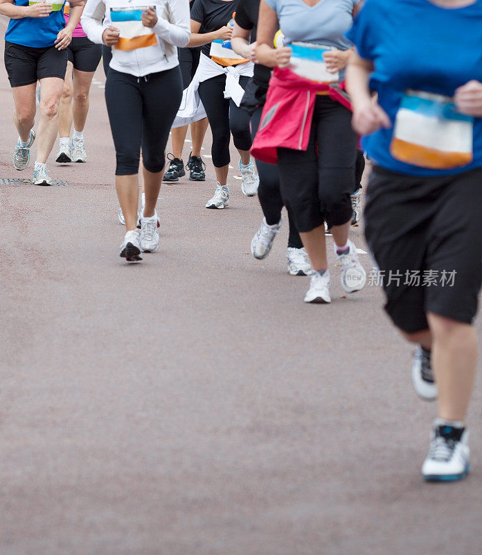 女子跑马拉松