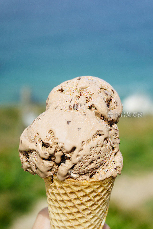 海边的巧克力冰淇淋