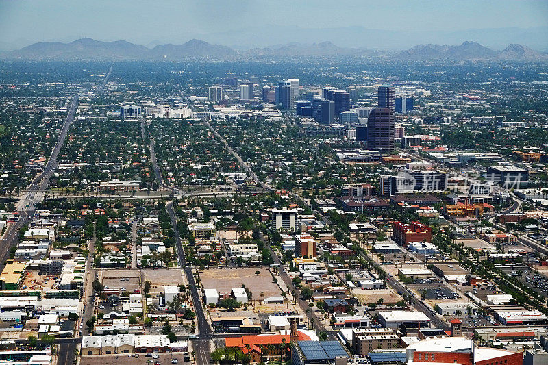 从空中俯瞰亚利桑那州凤凰城市中心
