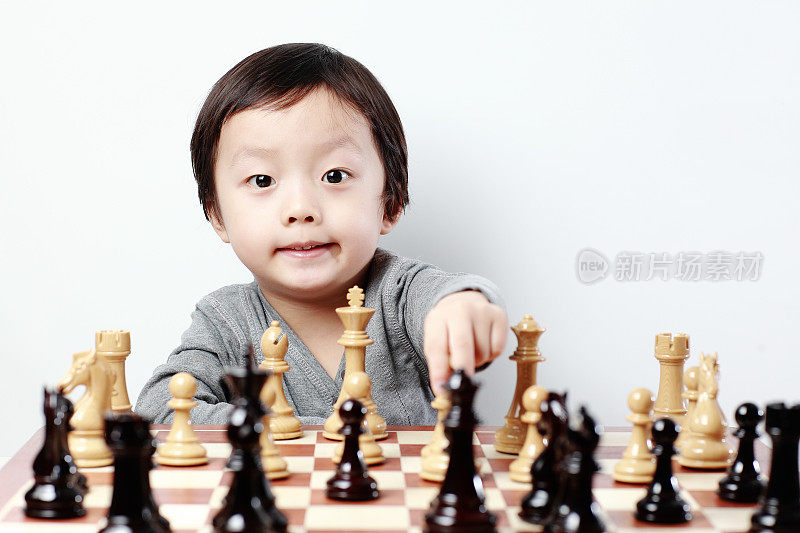 孩子在下棋