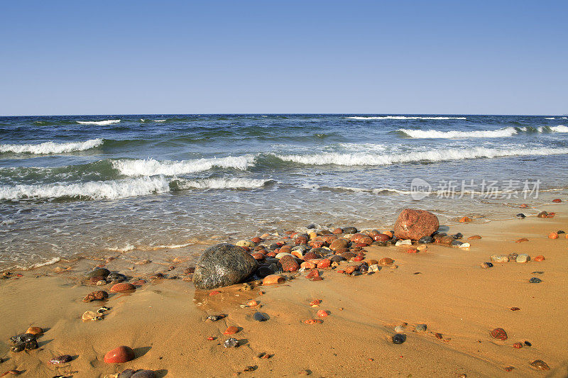 与鹅卵石海滩