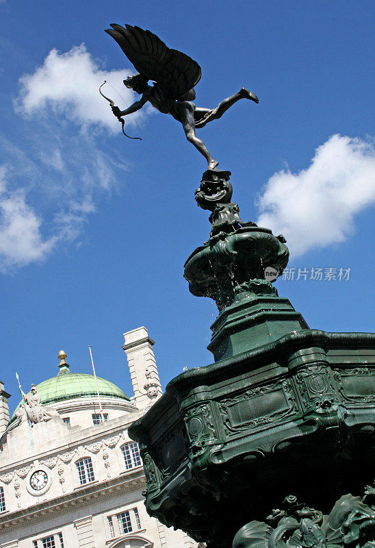 伦敦皮卡迪利广场上的爱神雕像