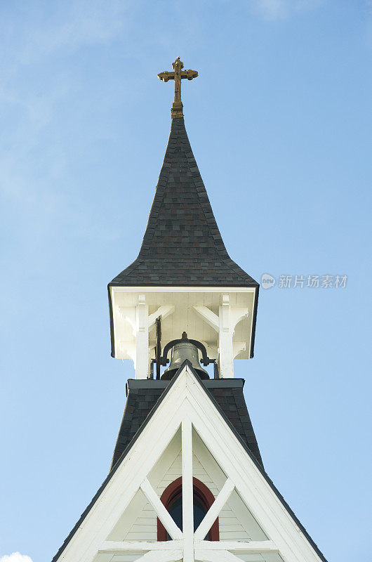 教堂尖顶和钟楼