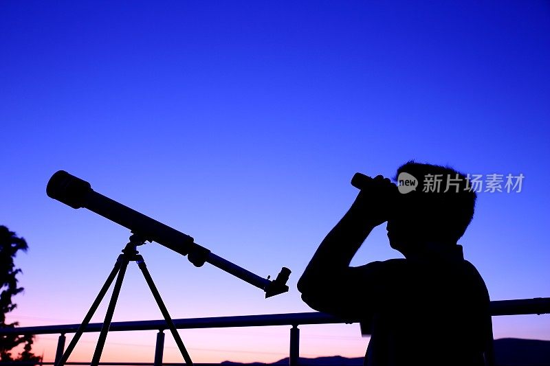 用望远镜看星星
