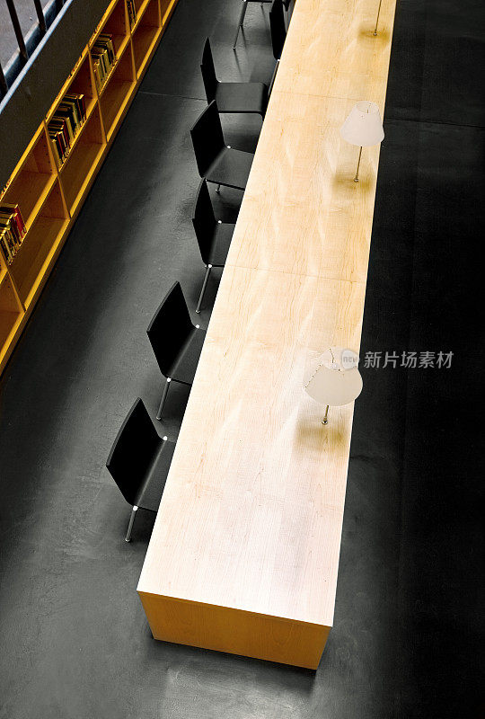 木制的桌子