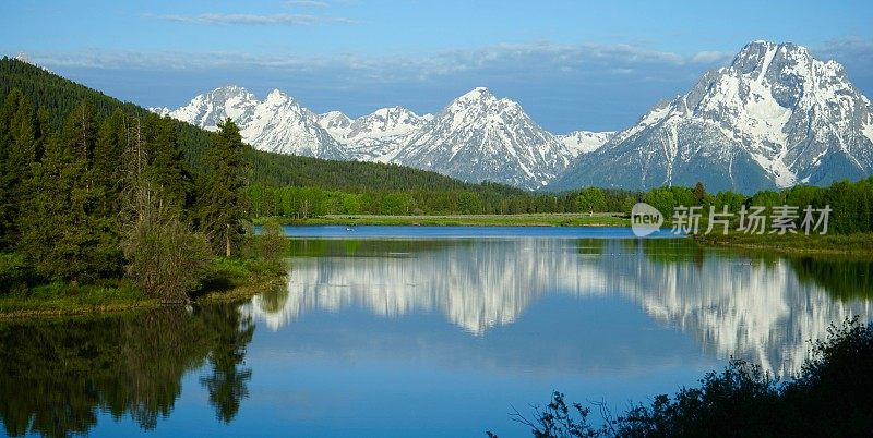 蛇河的场景