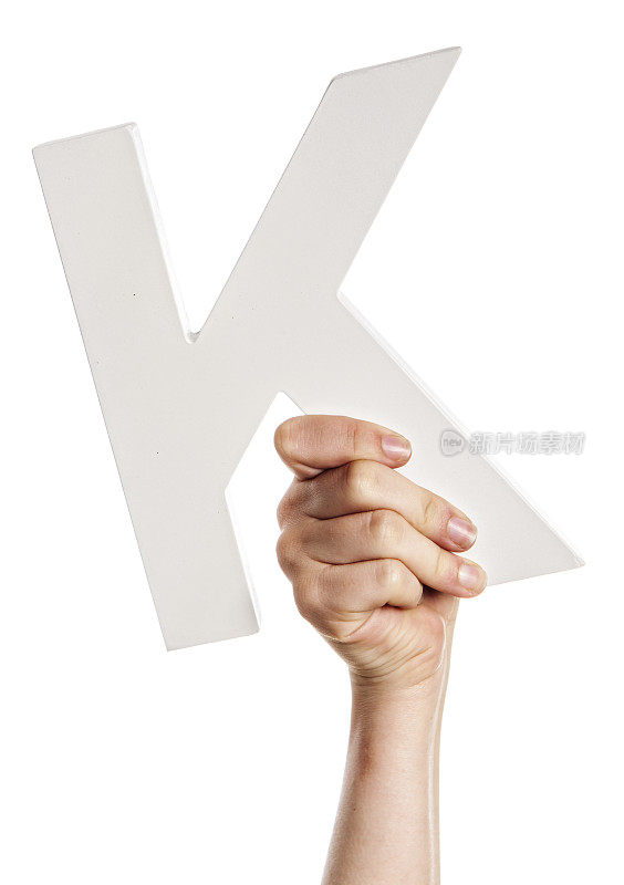 女性手举三维大写字母K