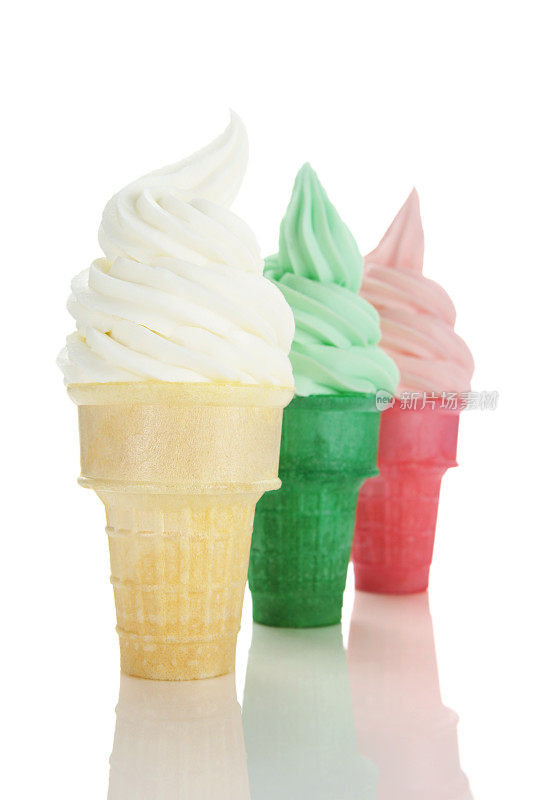 三个甜筒软冰淇淋