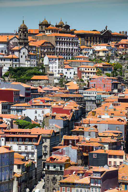 波尔图五颜六色的建筑。葡萄牙