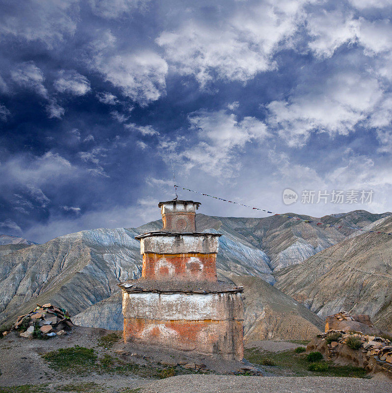 古老的邦塔在萨尔当村，多尔坡，尼泊尔