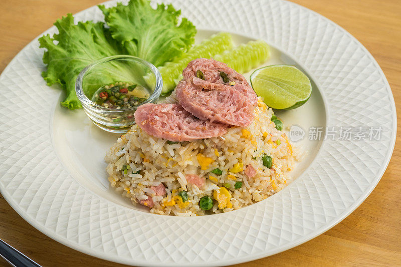 泰式发酵猪肉蔬菜炒饭