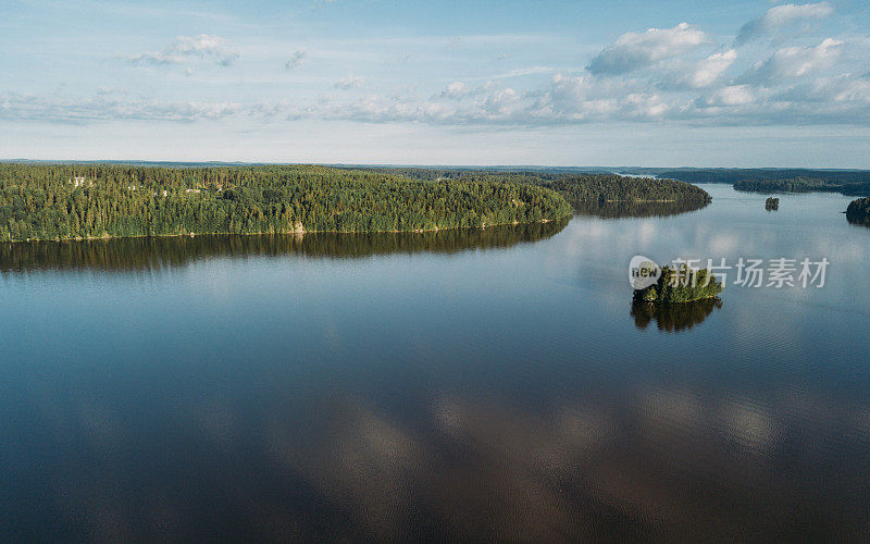 湖的风景。芬兰Nummela城市