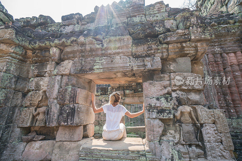 在亚洲旅游，探索柬埔寨的古老寺庙和宝藏