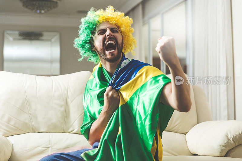 巴西球迷在家庆祝