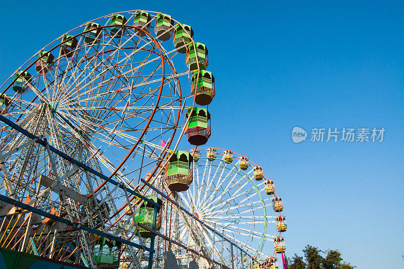 印度拉贾斯坦邦普什卡集市上的巨型车轮