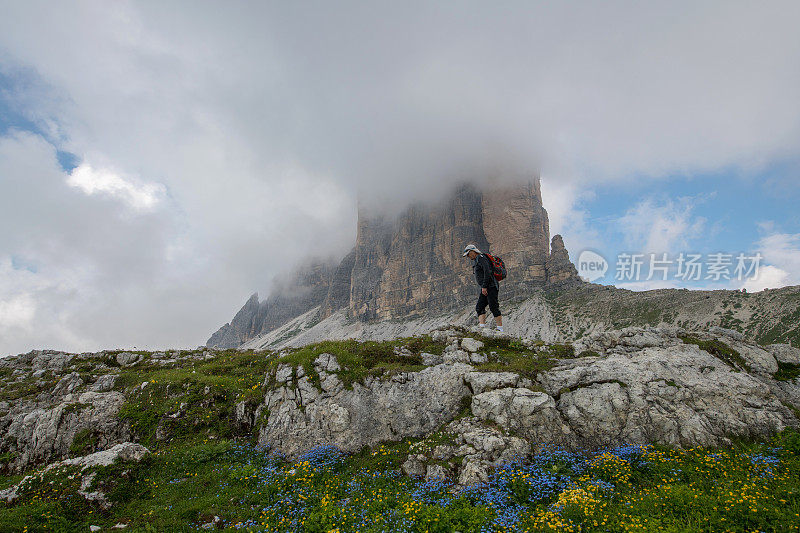 在意大利阿尔卑斯山白云石区的拉瓦雷多广场徒步旅行