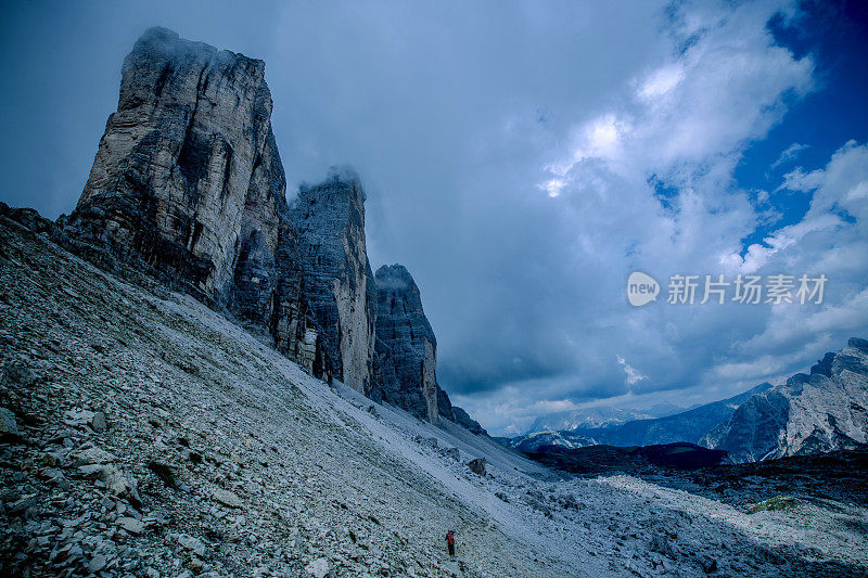 在意大利阿尔卑斯山白云石区的拉瓦雷多广场徒步旅行