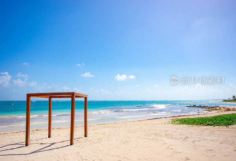 加勒比海滩，有用于海滩婚礼的木结构