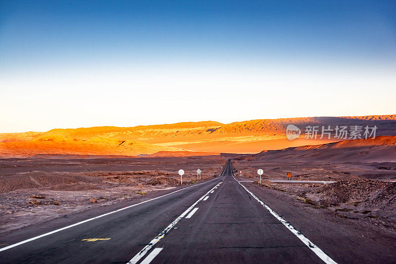 阿塔卡马沙漠的高速公路