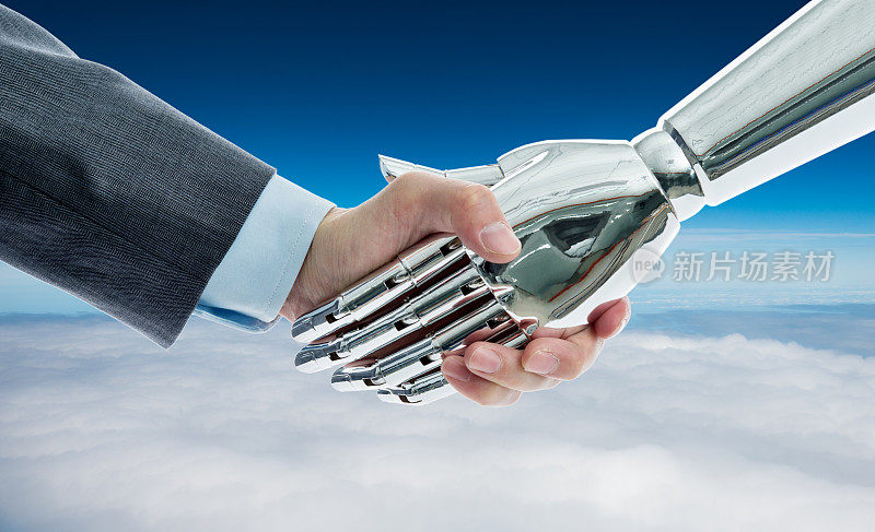 商人和机器人握手天空背景