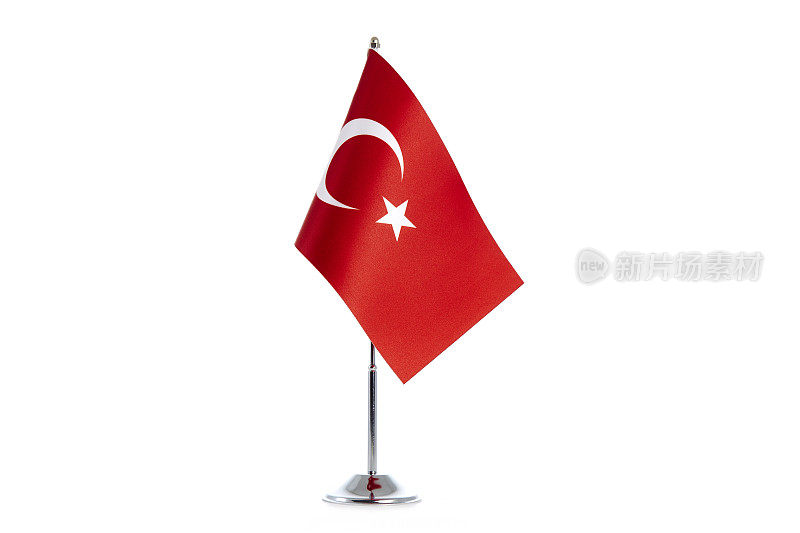 白色背景上立着一面土耳其国旗