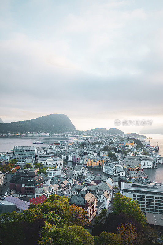 来自Fjellstua观点的Alesund