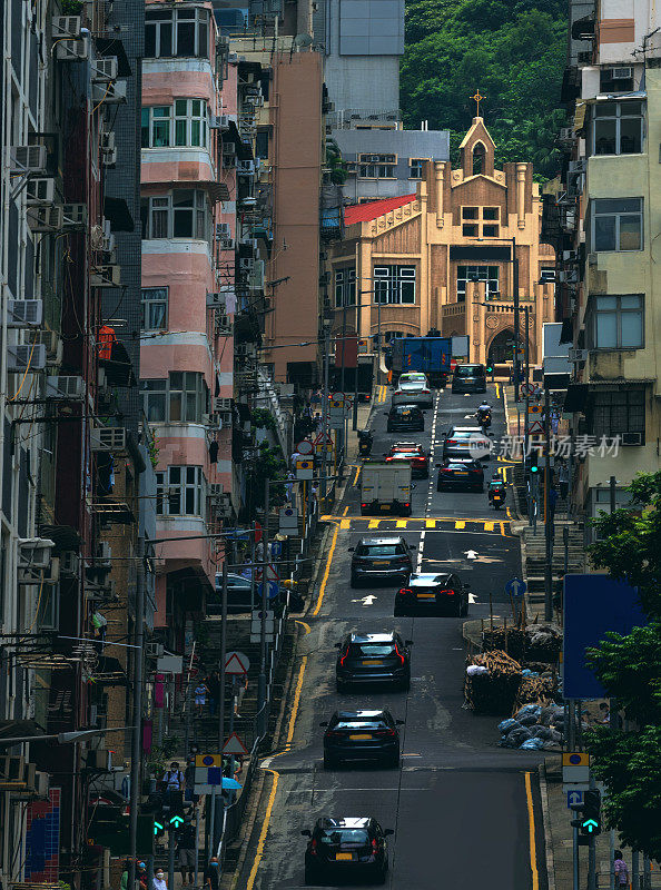 繁忙而陡峭的凯恩山路。