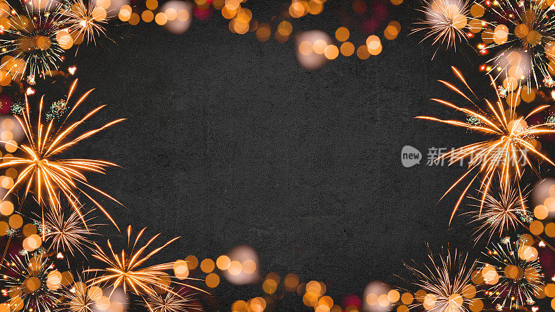 2023年新年快乐-节日银色跨年晚会背景贺卡-金色烟花在漆黑的夜晚