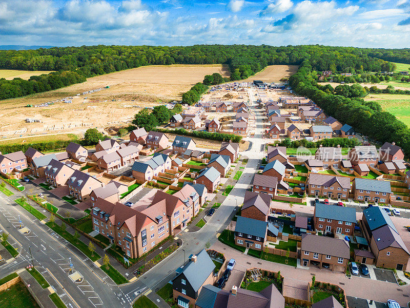 英格兰东南部新住宅开发的鸟瞰图