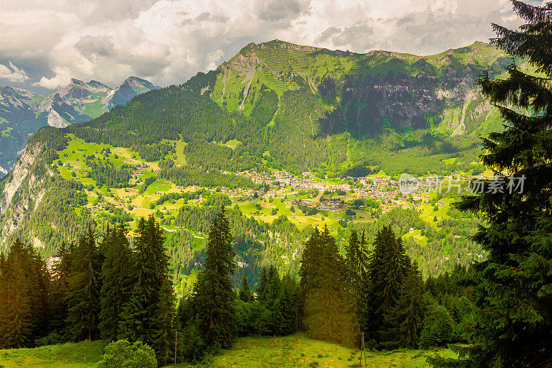 瑞士阿尔卑斯山。瑞士。艾格峰，Mönch和少女峰。Lauterbrunnen。伯尔尼州。茵特拉肯。