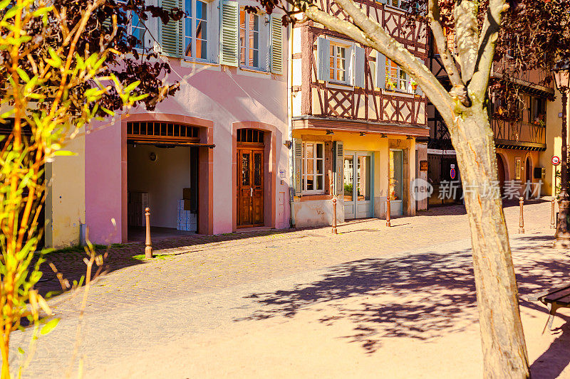 阿尔萨斯。古法国小镇科尔马。法国。夏天的旅行。欧洲