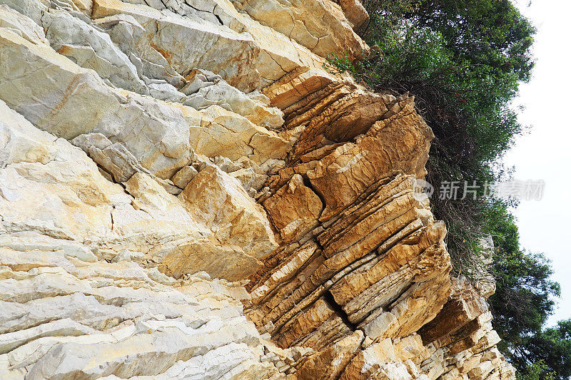复理石是一系列以碎屑岩为主的海相沉积岩，具有多层岩性交替的特点。巴尔干半岛，黑山黑尔塞格新Meljine
