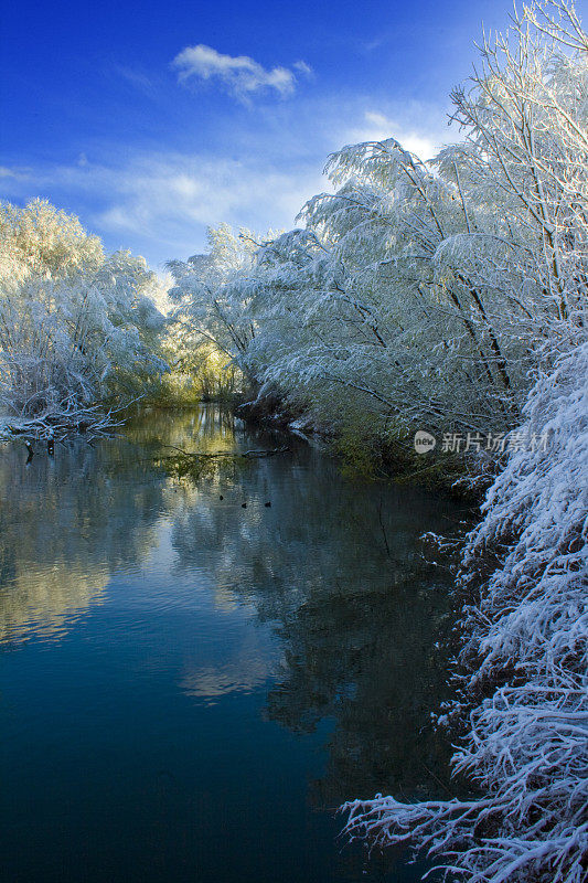 普罗沃河-清晨四月雪