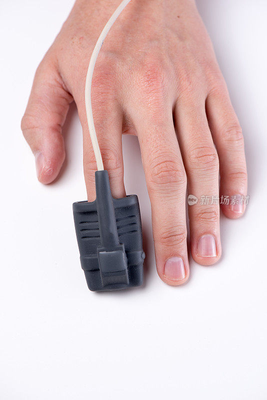 一个手指上的脉搏血氧计，隔离