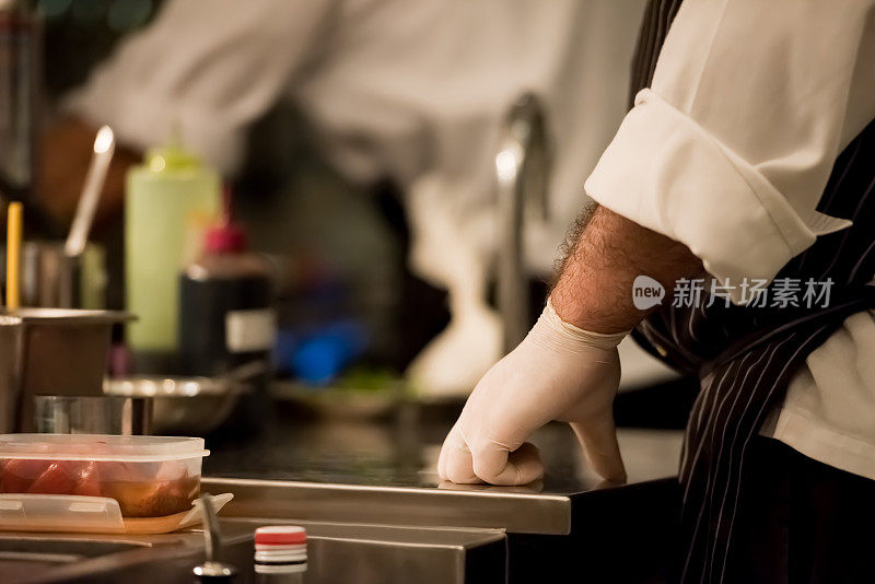 厨师烹饪美食