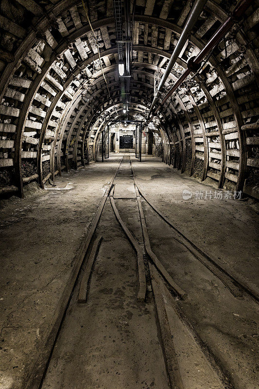 地下走廊采用钢支撑体系