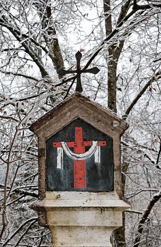 十字架在冬天