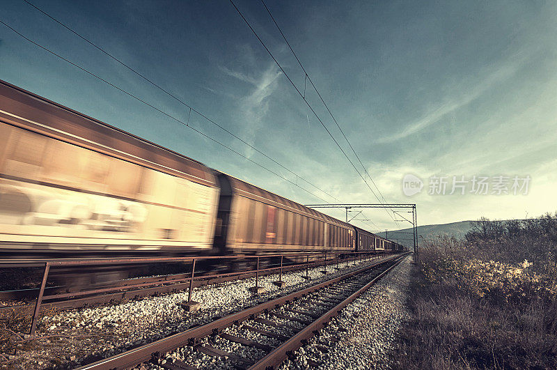 铁路轨道和火车