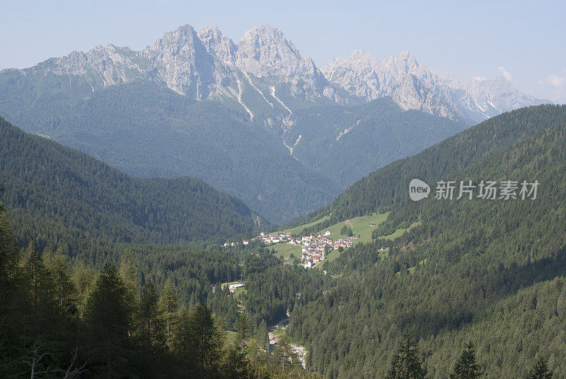 山全景