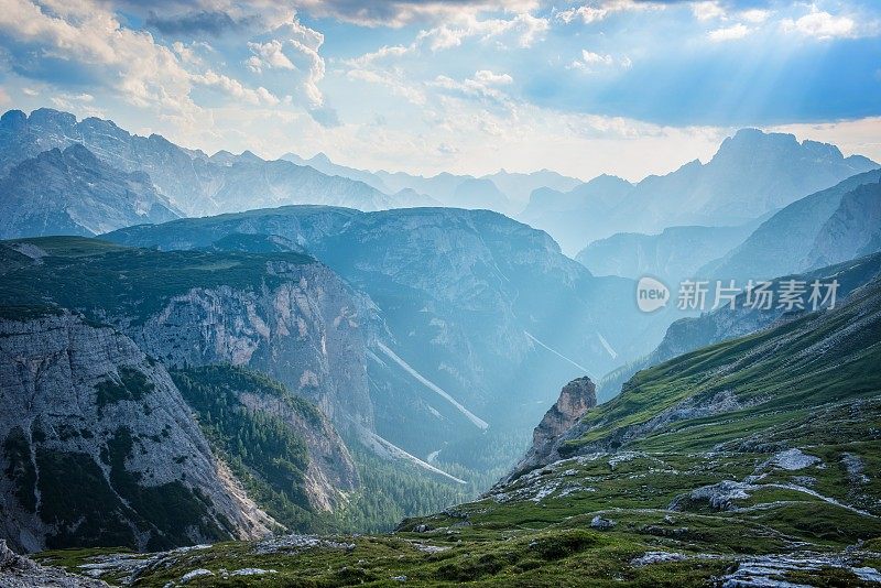 利瓦雷多城市国家公园。白云石山脉阿尔卑斯山脉。意大利