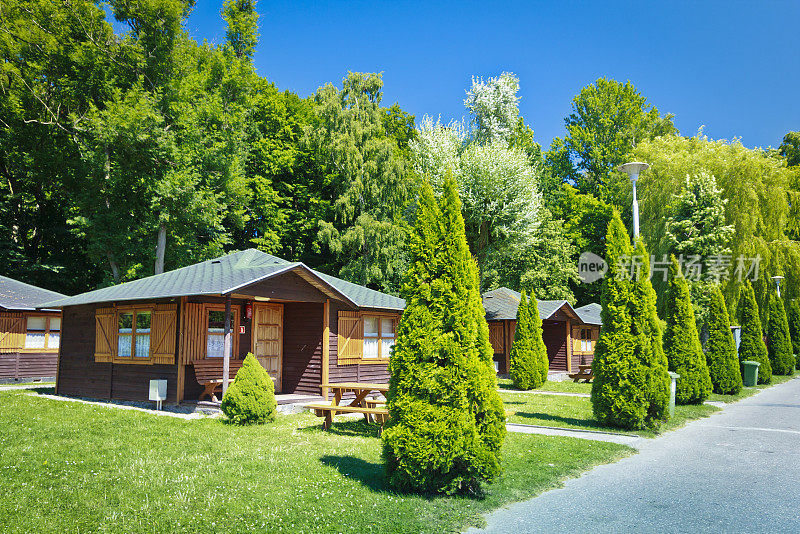 夏季露营的度假小屋