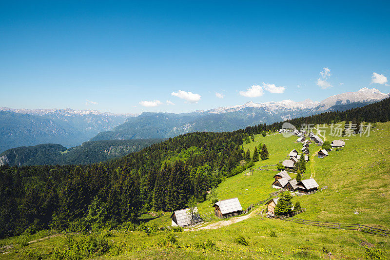 田园诗般的高山村庄