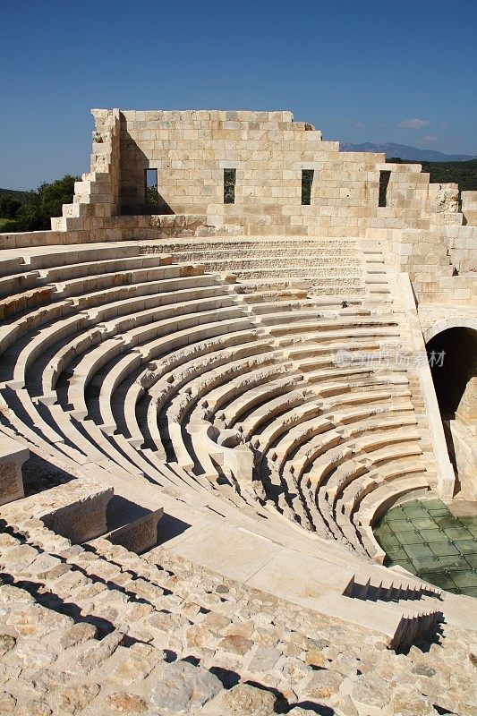 古利西亚城市帕塔拉的废墟和圆形剧场。火鸡