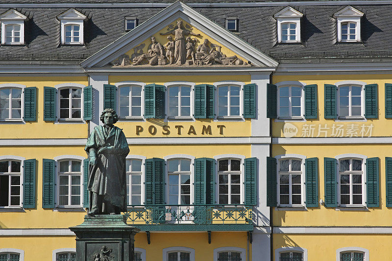 德国波恩历史悠久的邮局里有一座雕像