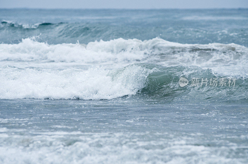 海滩海浪