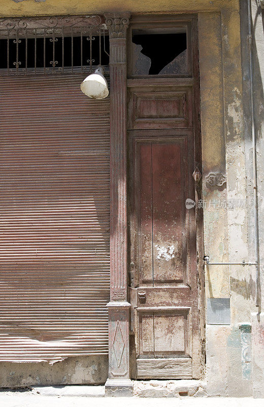 哈瓦那的旧门口